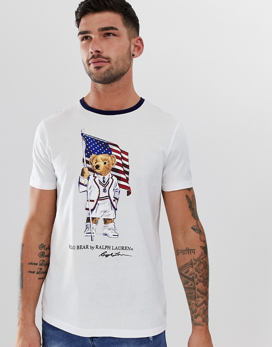 Polo Ralph Lauren – Vit t-shirt med stort amerikanskt björntryck och normal passform