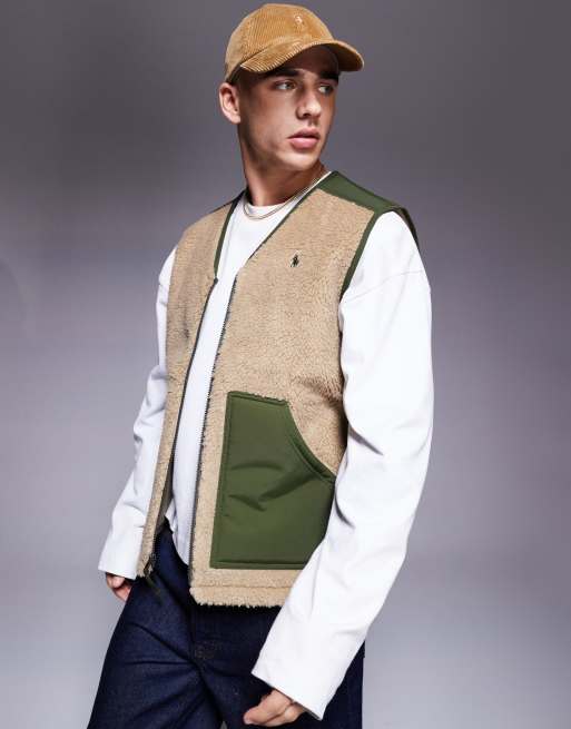 Polo Ralph Lauren – Weste aus Sherpa-Teddyfleece in Khaki-Hellbraun/Grün mit Logo