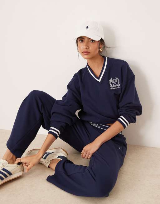Polo Ralph Lauren Wimbledon Capsule - Felpa con scollo a V blu navy con profili a contrasto e logo
