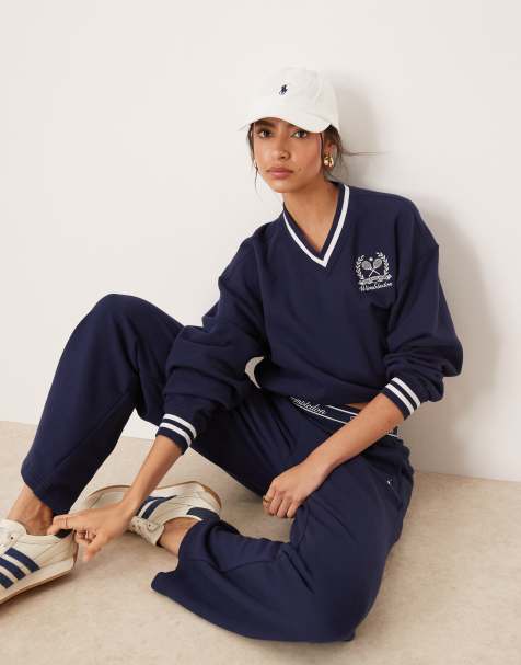 Polo Ralph Lauren - Wimbledon capsule - Sweatshirt met logo en V-hals met gekleurd randje in marineblauw, deel van co-ord set - view 1