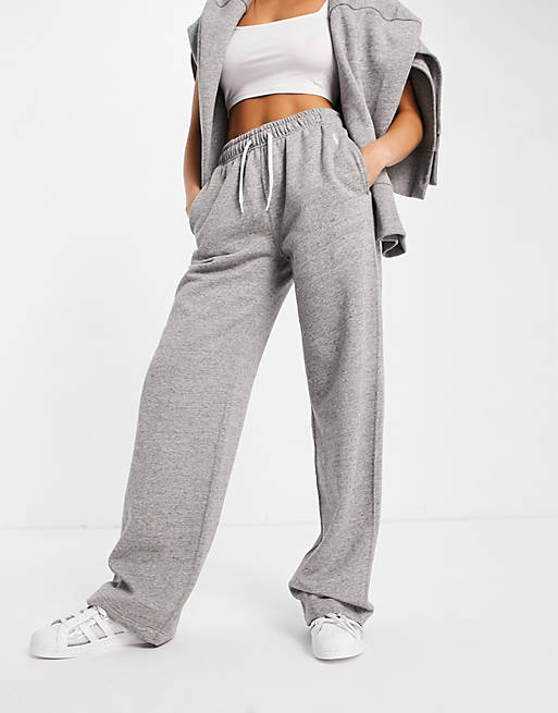 https://images.asos-media.com/products/polo-ralph-lauren-x-asos-exclusive-collab-logo-jogger-in-grey/24170073-4?$n_640w$&wid=513&fit=constrain