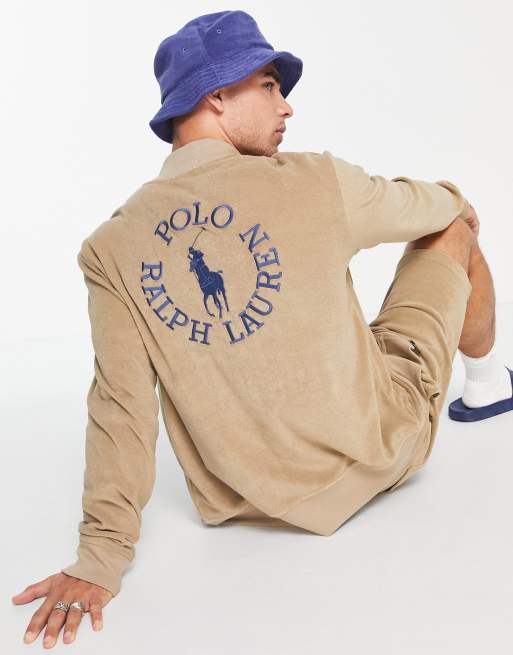 Polo Ralph Lauren x ASOS – Jasnobrązowa kurtka bomberka z logo na plecach – Tylko w ASOS