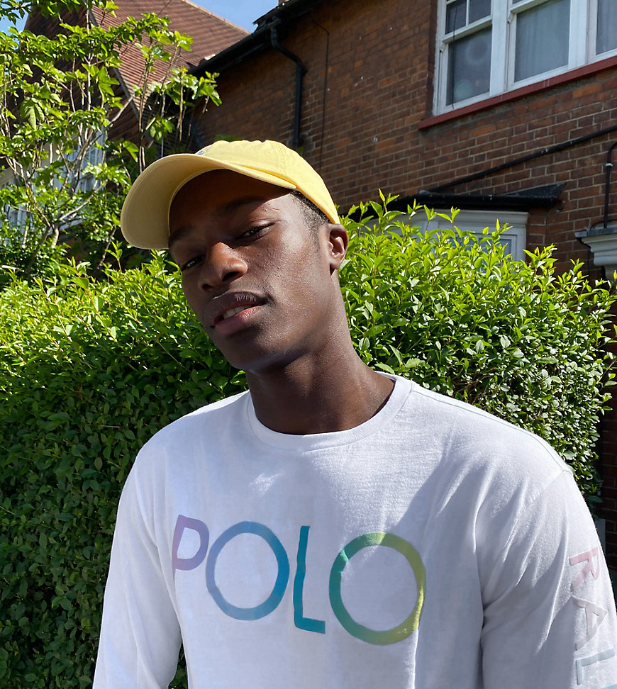Polo Ralph Lauren x ASOS – Vit t-shirt med lång ärm och logga baktill – Endast på ASOS