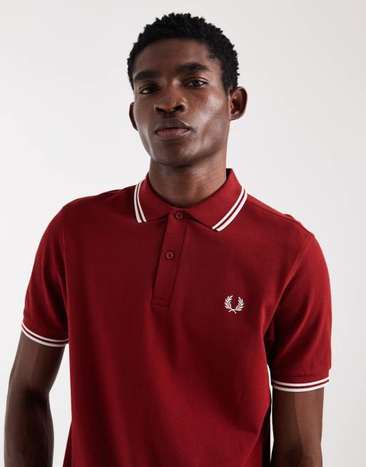 Polo rojo con ribetes dobles y logo de Fred Perry, 4 de 5