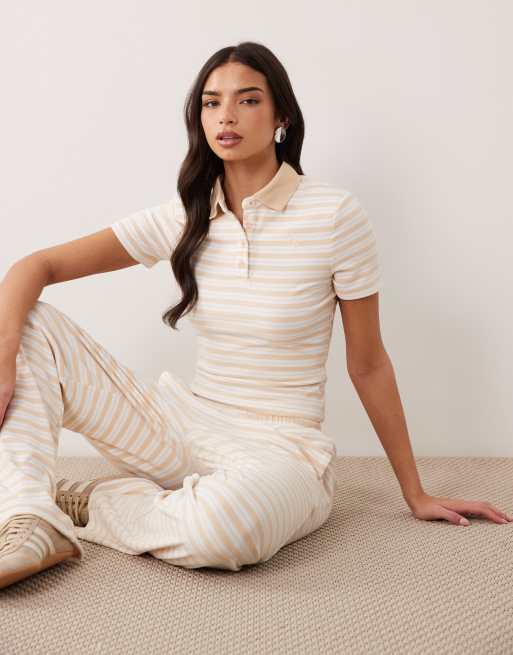 Conjunto blanco leche y color miel de pantalones, pantalones cortos, top de manga larga y polo de manga corta de punto liso premium Frankie de Wanderdoll, 2 de 5