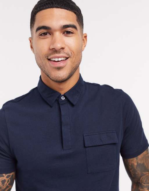 Polo utilitario en marino de Burton | ASOS