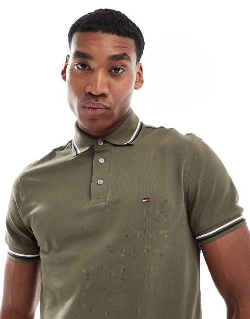 Polo verde militar de corte slim con ribetes de Tommy Hilfiger