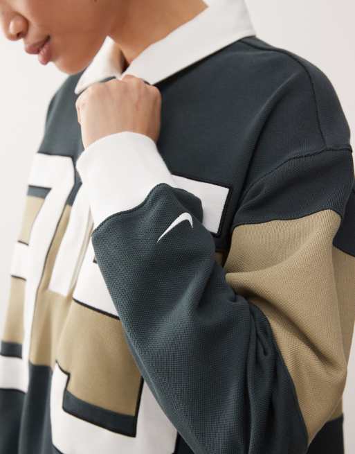 Polo verde y beis de manga larga con estampado gráfico Street de Nike, 4 de 4