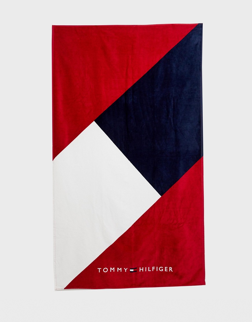 фото Полотенце красного/белого/темно-синего цвета с изображением логотипа-флага по диагонали tommy hilfiger-мульти