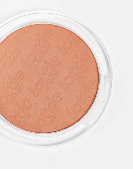 Polvos bronceadores con coco Sunkissed de Lottie London, 3 de 4