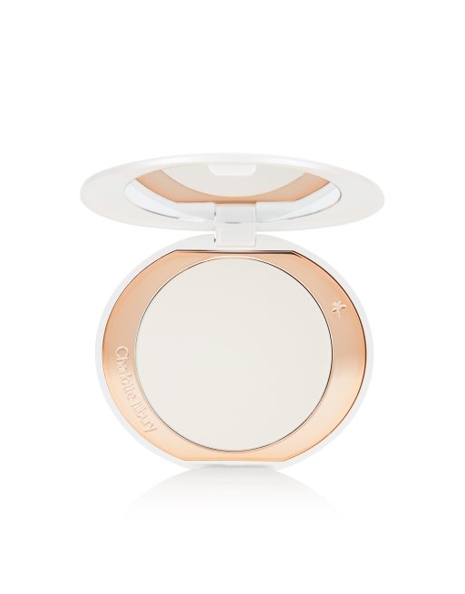 Polvos fijadores iluminadores recargables color claro/medio Airbrush Brightening Flawless Finish de Charlotte Tilbury: Tono Fair/Medium