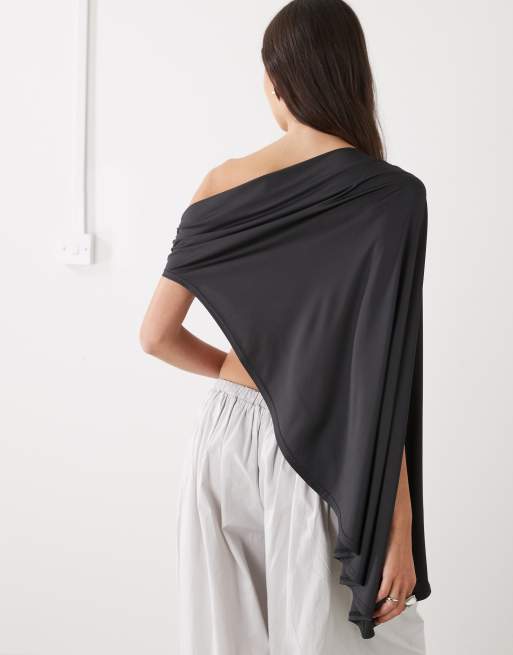 Poncho negro con diseño asimétrico fruncido Reborn de Lioness, 4 de 4