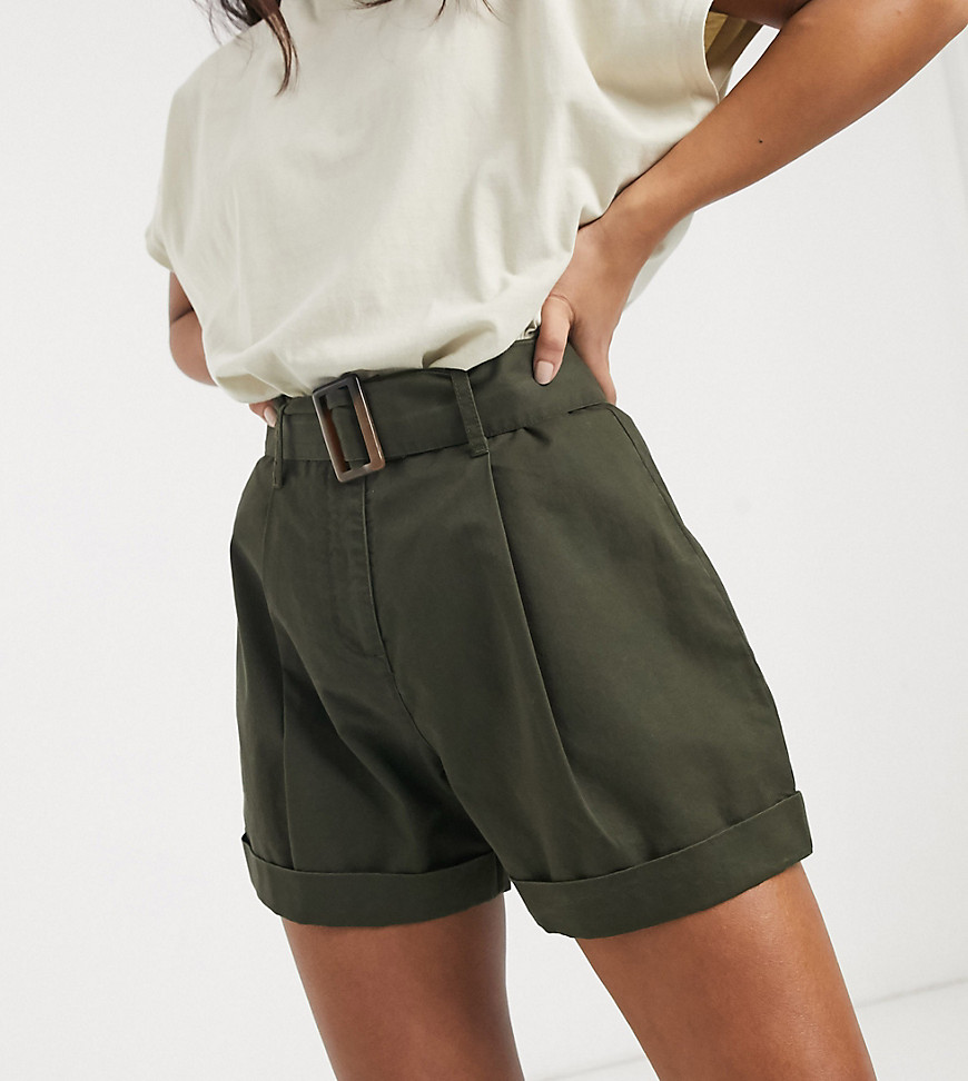 фото Повседневные шорты цвета хаки с черепаховой пряжкой asos design petite-зеленый asos petite