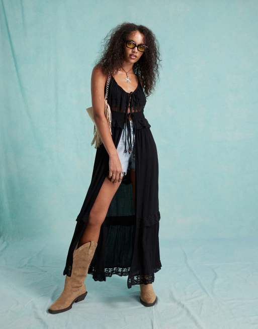 Prenda playera larga negra de tirantes con lazada delantera e inserto de encaje de Miss Selfridge