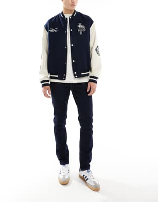 Pretty Green - Jeans i mørk vask i slim fit - view 1