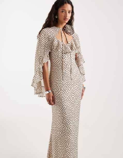 Pretty Lavish - 2-in-1 maxi cami-jurk met corsage, cape en V-hals in crème en bruin met stippen - view 1