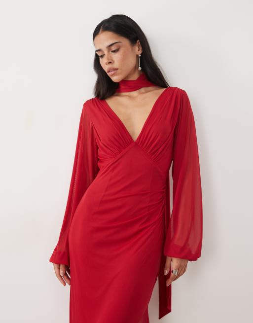 Pretty Lavish abito lungo in chiffon con scollo profondo, dettaglio sciarpa e fondo trasparente rosso, 3 di 4