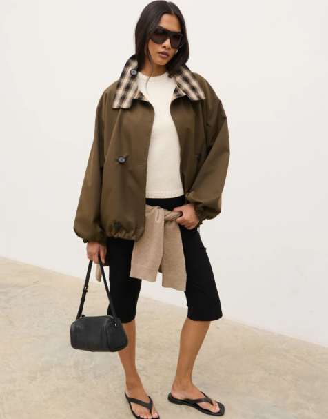 Pretty Lavish - abrigo trench corto reversible marrón con cuello alzado y bajo con cordón ajustable - view 1