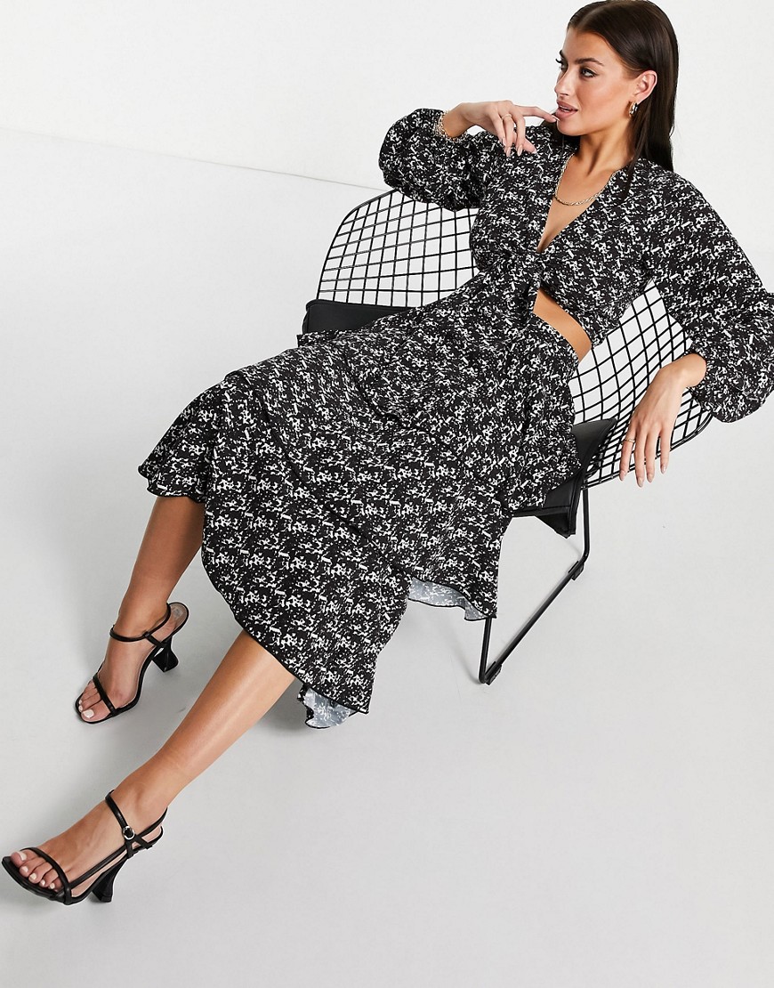 Pretty Lavish Ashton tiered coordinating midi skirt with slit in abstract print-Black