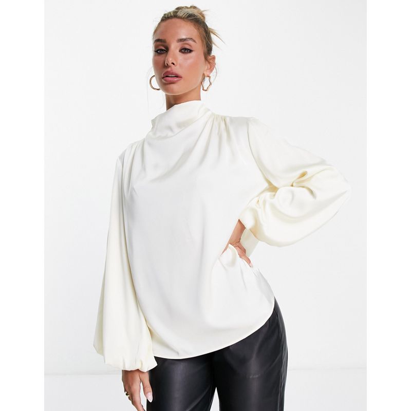 Pretty Lavish - Blusa bianca a pieghe con maniche a palloncino