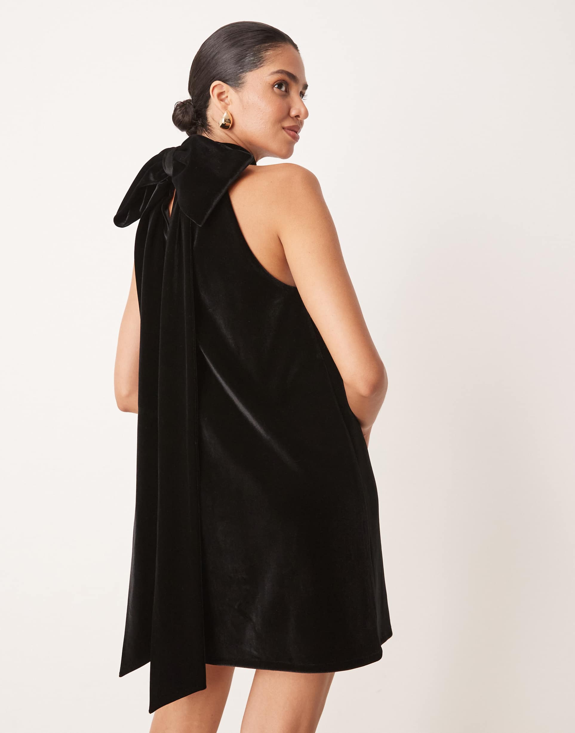 pretty lavish bow velvet mini dress in black