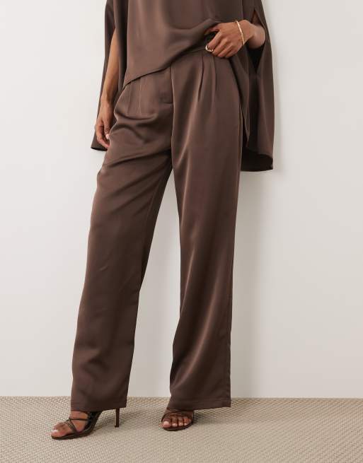 Pretty Lavish - Breya - Pantalon large ajusté d'ensemble en satin - Chocolat, 2 de 5