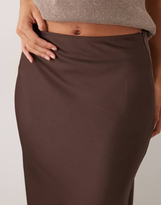 Pretty Lavish Breya satijnen maxi rok in donkerbruin, 3 van 5