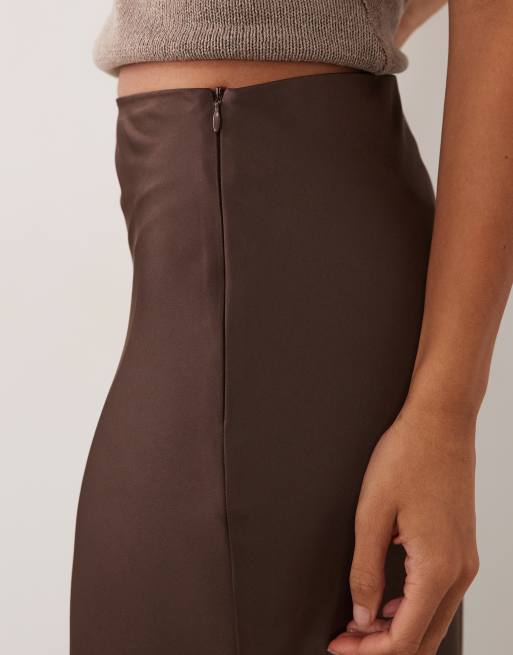 Pretty Lavish Breya satijnen maxi rok in donkerbruin, 5 van 5