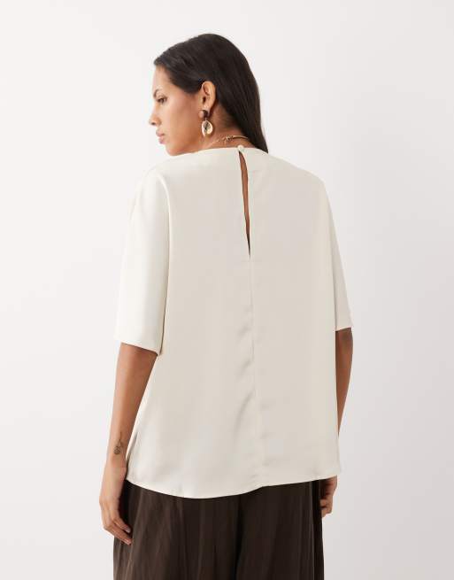 Pretty Lavish Breya top boxy en satin couleur oyster, 4 de 4