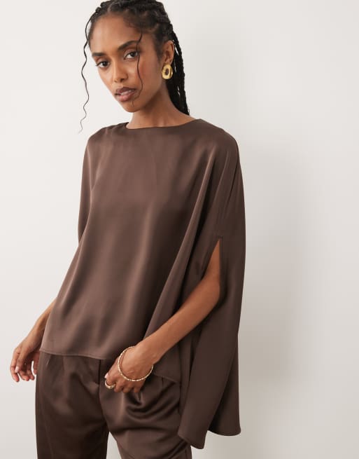 Pretty Lavish - Breya - Top d'ensemble en satin à manches fendues - Chocolat, 4 de 4