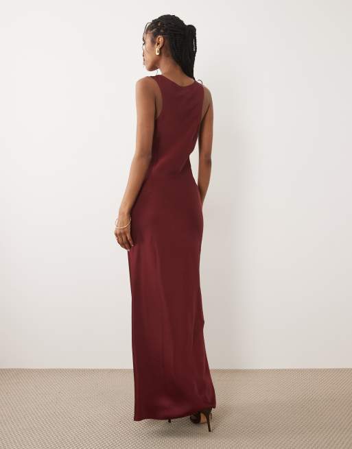 Pretty Lavish - Breya - Vestito sottoveste lungo in raso bordeaux con scollo rotondo, 3 di 4