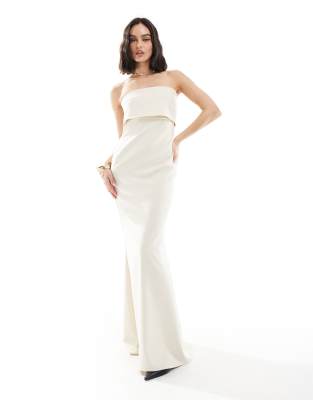 Pretty Lavish Bridesmaid – Julia – Kremowa sukienka maxi z warstwowym dekoltem bandeau z krepy - view 1