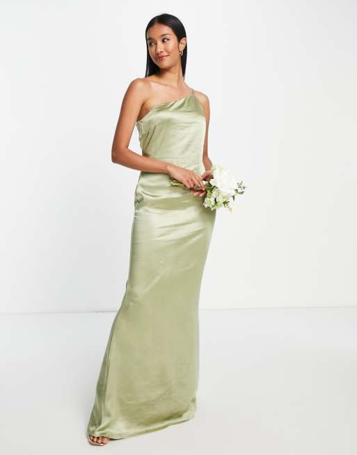 Pretty Lavish Bridesmaid – Oliwkowa satynowa sukienka maxi na jedno ramię