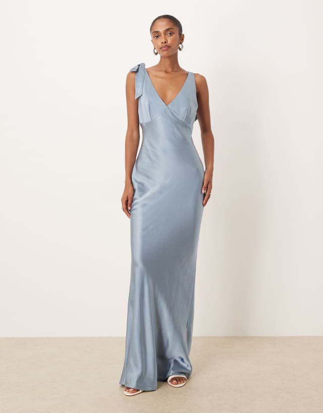 dusty blue grey bridesmaid dresses Pretty Lavish Piper satin bow shoulders v-neck maxi dress in Color:Off White yüksek yakalı gelinlik Stars Rock Black and this maxi dress pairs