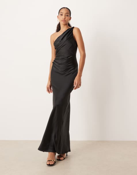 Pretty Lavish Bridesmaids – Juliet – Brautjungfern-Maxikleid aus Satin in Schwarz mit drapiertem One-Shoulder-Träger - view 1