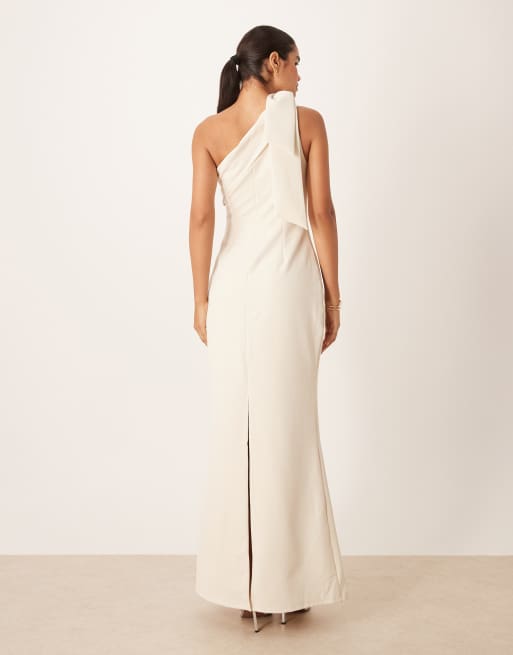 Pretty Lavish – Brudtärnor – Krämvit, enaxlad maxiklänning med rosett i satin, 3 av 4