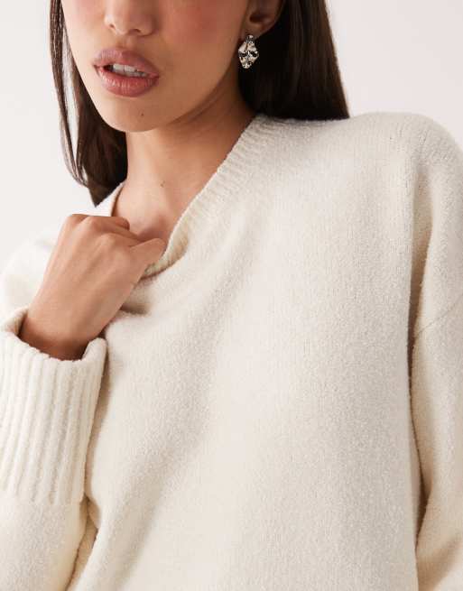 Pretty Lavish Camille knit long sleeve jumper in cream, 3 of 4