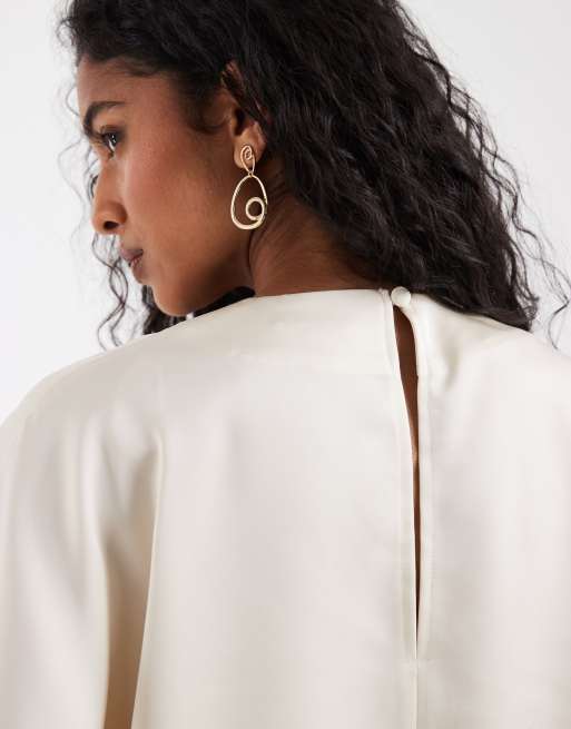 Pretty Lavish - camiseta satinada de corte boxy en crema, 2 de 4