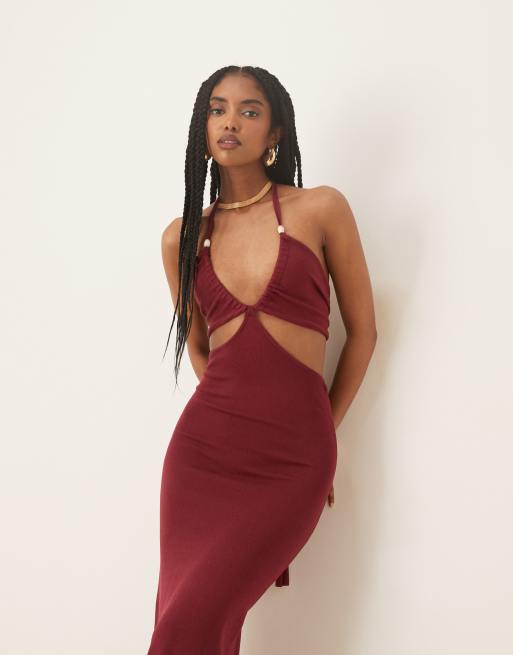 Pretty Lavish – Candice – Bordowa sukienka maxi z dekoltem typu halter i koralikami przy szyi