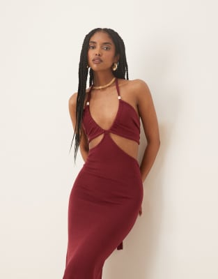 Pretty Lavish - Candice - Neckholder-Maxikleid in Burgunderrot mit Perlen