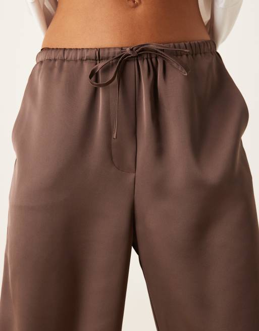 Pretty Lavish - Chokoladebrune bukser med løbesnor i satin, 3 af 4