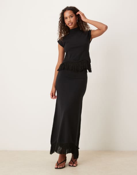 Pretty Lavish - Co-ord set van gebreide top en maxi rok met franjes in zwart - view 1