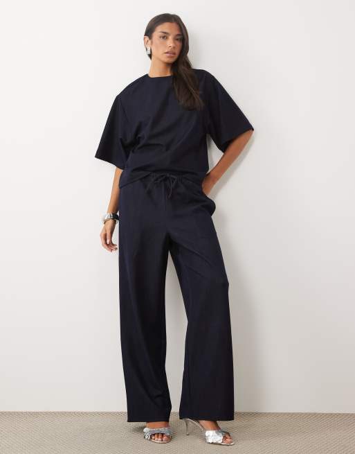 Pretty Lavish - Coordinato color indaco con pantaloni a fondo ampio con coulisse e t-shirt squadrata, 1 di 3