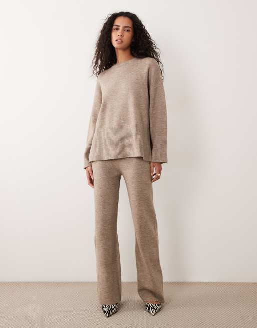 Pretty Lavish - Coordinato con joggers con fondo ampio risvoltati e maglione lavorato con dettaglio a coste, 1 di 3