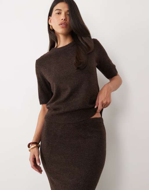 Pretty Lavish - Coordinato in maglia color cioccolato con top a maniche corte e gonna lunga, 1 di 3