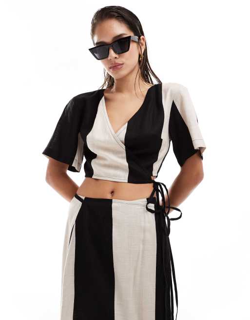 Pretty Lavish - Crop top avvolgente monocromatico a contrasto in coordinato