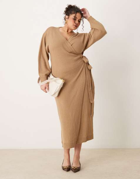 Pretty Lavish Curve – Beau – Gestricktes Midaxi-Wickelkleid in zartem Braun - view 1