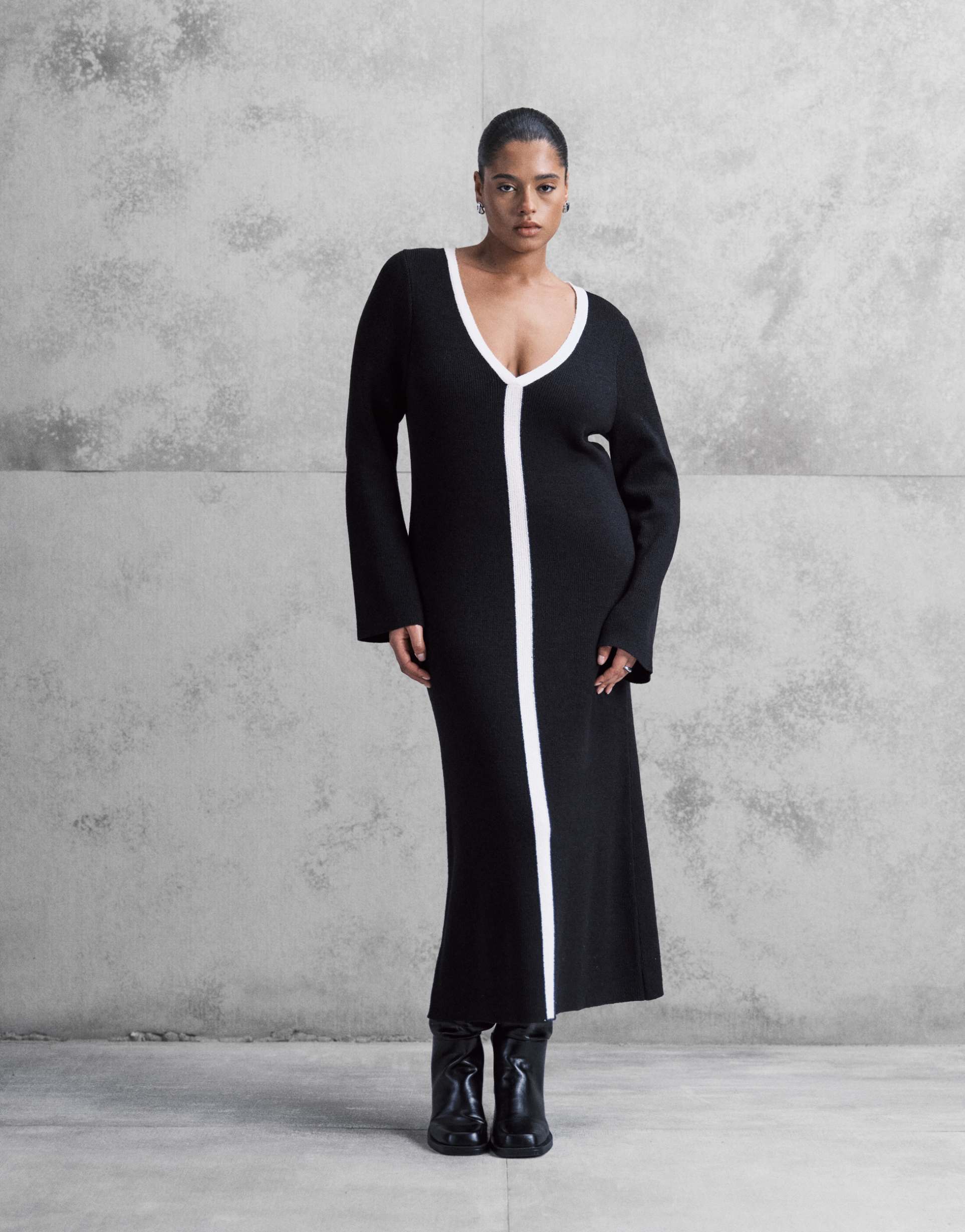 pretty lavish curve contrast v-neck knit maxi dress in black