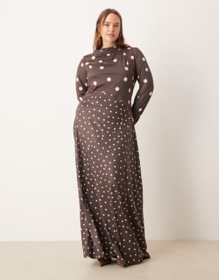 Pretty Lavish Curve - Langärmliges, figurbetontes Maxikleid in Braun mit geteiltem Polka-Dot-Muster-Brown