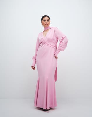 Pretty Lavish Curve - Langärmliges Satin-Maxikleid in Rosa mit tiefem V-Ausschnitt